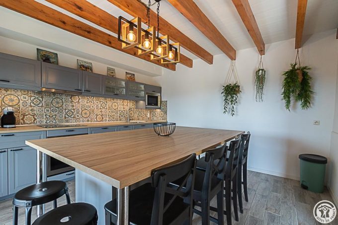 31G101779-3bb92c4799554a53b0e4d63e72311549