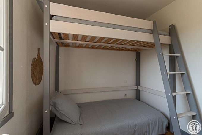 31G101779-4e4c8a6619554cc7919a21f45660c3fd