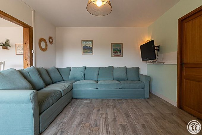 31G101779-f831825067ff4a95bd0a8dde9dd58f14