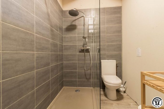 31G101780-e9f778e4195f410d9f677aec0fb1e1bf