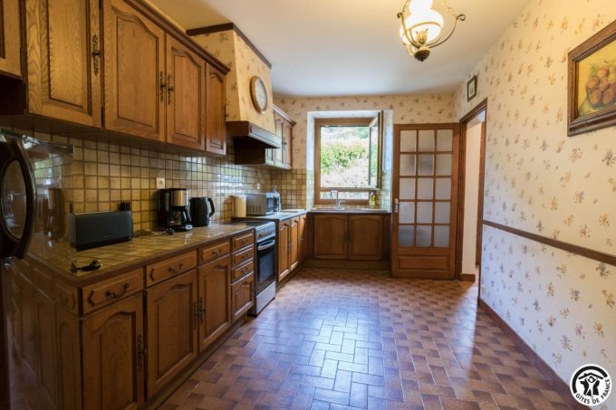 31G101783-2aa2c10a8be3451fb8da5b1f819d1283