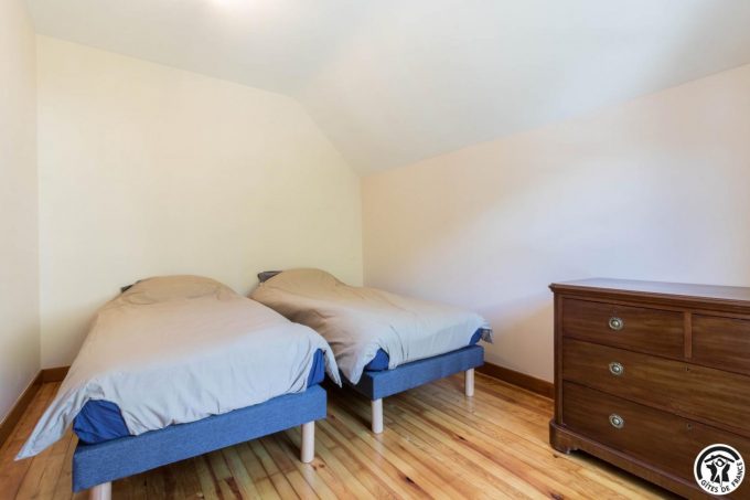 31G101783-c3a3c6af20f441da89eac99def5f3759