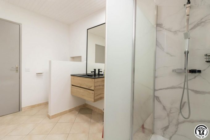 31G101785-01f285ff017a4bb882e08e9a98a12b0b