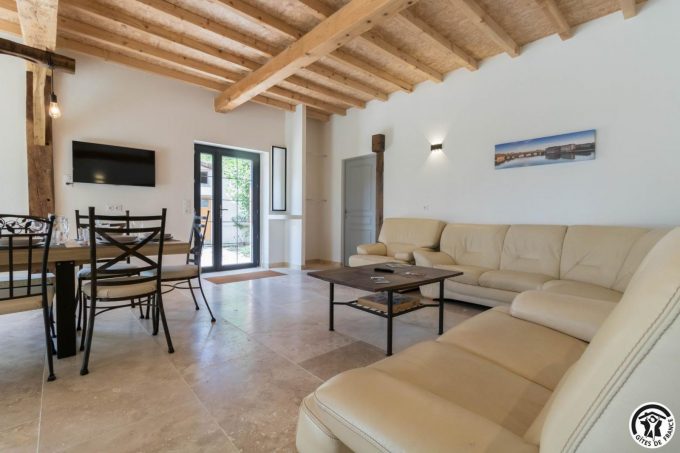 31G101785-53ad600e521944da8c50dcebe34c48e3