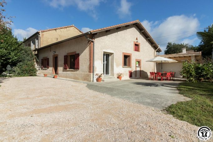 31G101785-b43625e733e542af9ddaf53665aea876