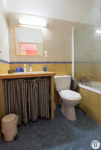 31G300454-01c751cce6d8409b967c97a6a221b829