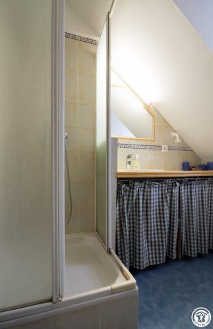 31G300454-b3b4b610cbb94e8db23127658e243ccd