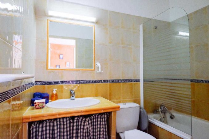 31G300454-bf473d133bc64b5dbc756365244b3ddf