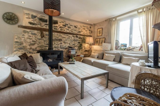 31G301028-33d090b092d24d54a11384105d4a2784