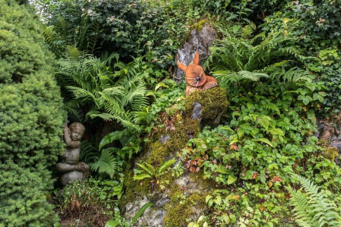 31G301028-4f798eb304bc4e17ab6093ce490cb13d