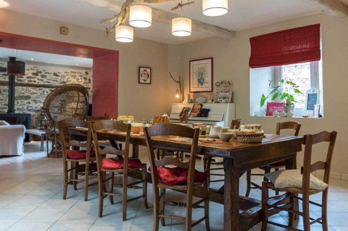 31G301028-b6303d2d61e846d38c7ac24dbb13d587