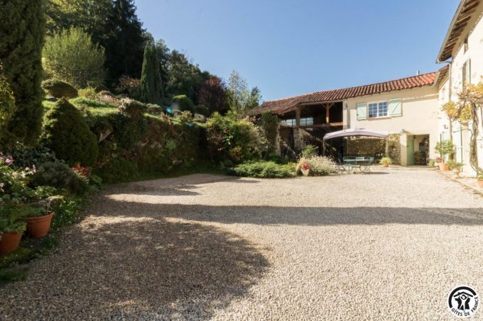 31G301028-ba639957375d423a907df07bc01eab62