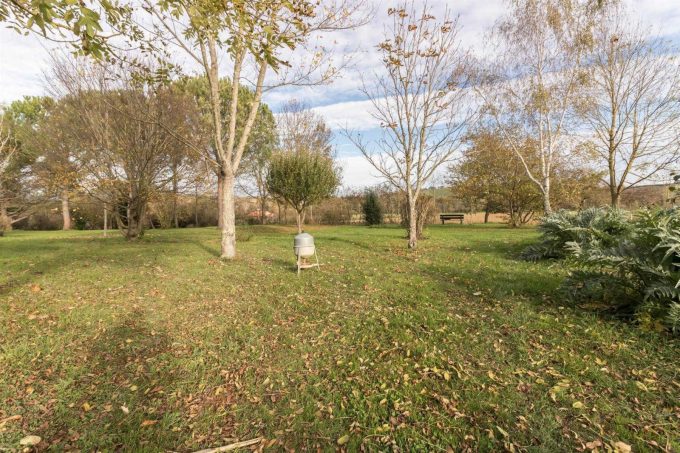 31G301198-73856d08c3224df0831b5b0d2642374e