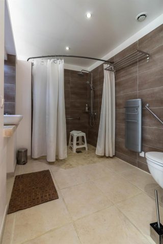 31G301198-de2040c94cb6466fb3b758200018f7a3