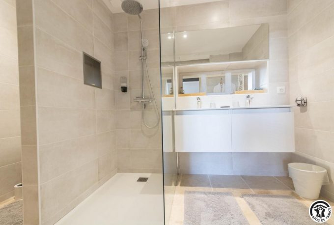 31G301569-1ce9f9dcd5184aeb823b2927dc769078