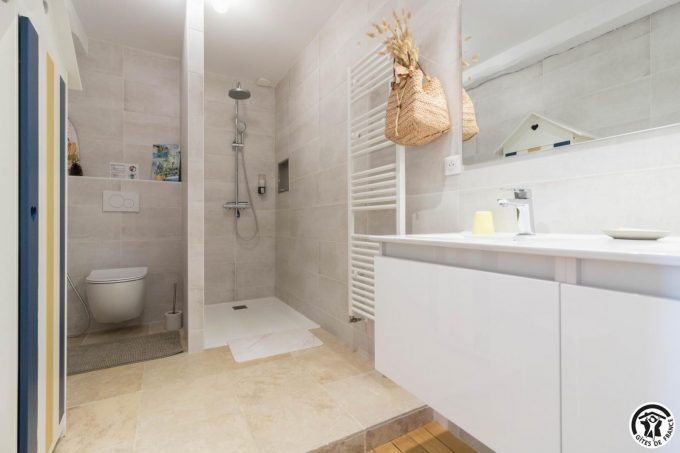 31G301569-9161e98e214e4e54b19789f951ab9450