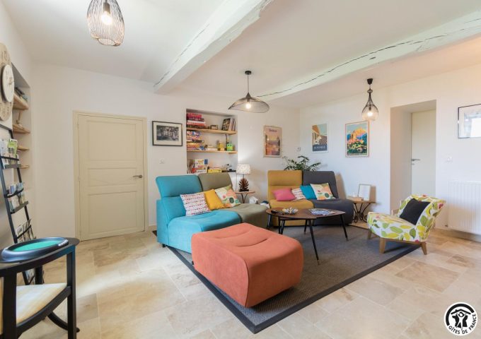 31G301569-b71cbcc6ba104f3395c871d5f03ce564