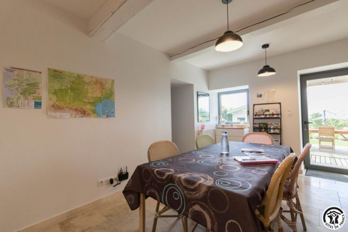 31G301569-f4a52264aae9432dadf36de5eba44e71