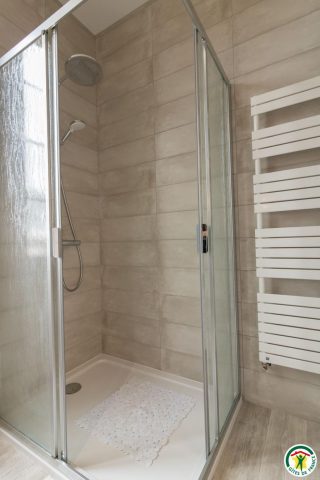 31G301577-1c678d689c424da691ee2b3ab3bc09aa