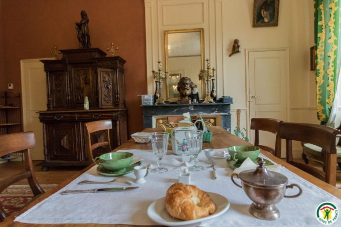 31G301577-23840c8a51744ffdba24c07bdd83e400