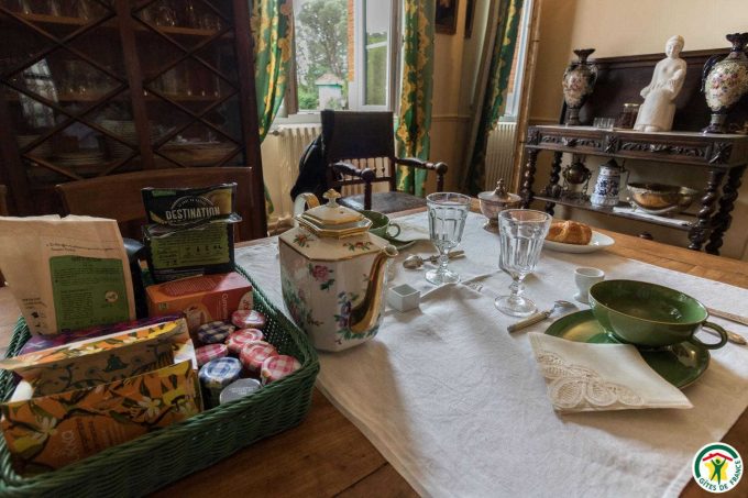 31G301577-7d8814930fe0475ea259f7224669aa99