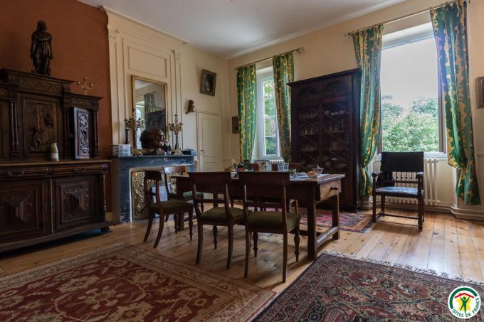 31G301577-9f26f57ee0d44ed7a6345b687be1c496