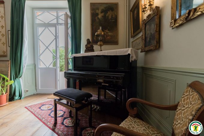 31G301577-c6d1094429094c3887036a2dcbe4db78