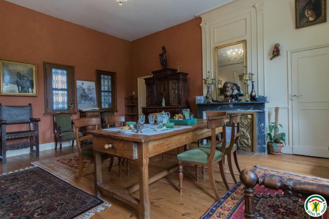 31G301577-d57cf1d1c41b495582cef6128406ce74