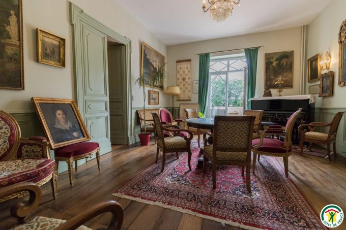 31G301577-dbfa209cc13540e0a1dfd166f6e83430