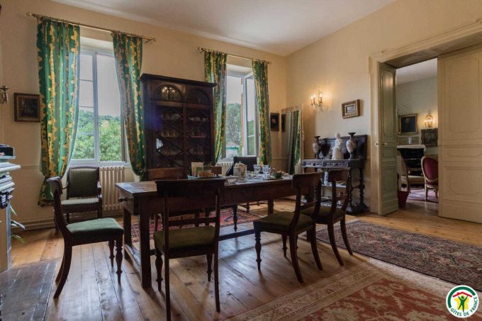 31G301577-e0199250f186427395df021bf2137595