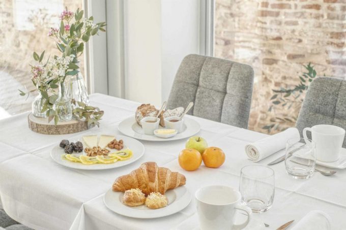 31G301623-939776535b674bac97de39ad0badce57