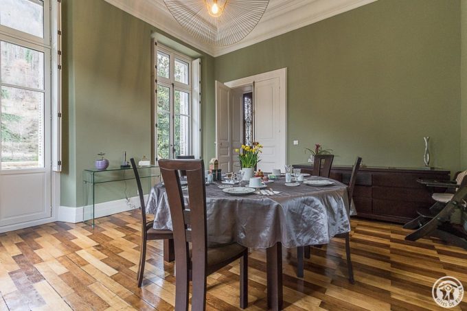 31G301670-21f80363d0b34acb8334af8f555e25ea