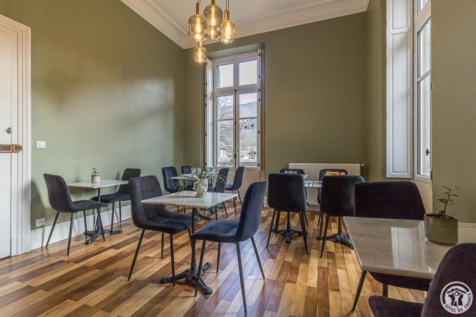 31G301670-63202124b4f843b4bf2f9cdc09cdbeae