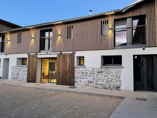 31G301726-879b8c0866494ed3bbcc0491a7f041ba