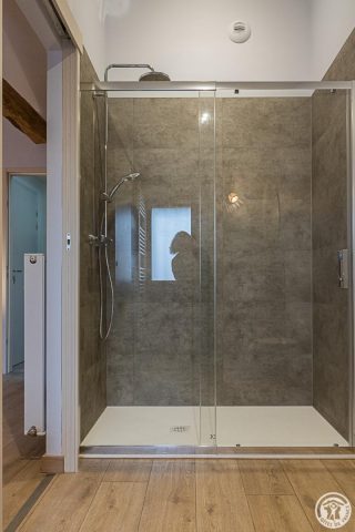 31G301726-946fb15c3235418eb0a0451f58111c82