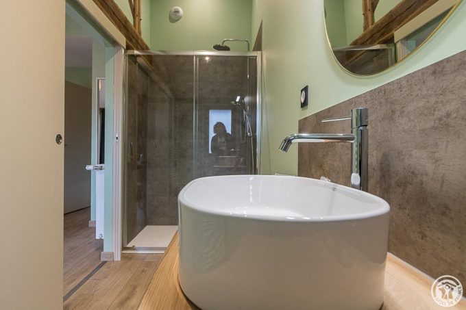 31G301726-f43b594bf1e247138496ed099fcc598d