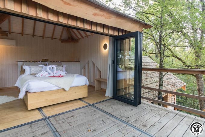 31G301727-1768229a68b44d36a9b59fb894b091a1