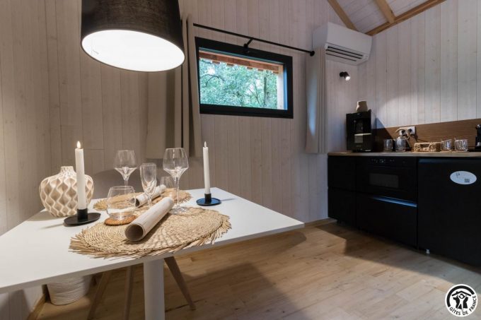 31G301727-1acab842d9be4af99a22cb5c63dd0bbb