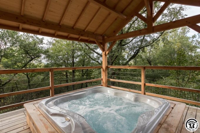 31G301727-3c6d5d2f9084431caf9d01f9df9b7f10