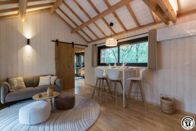 31G301727-45267770a75f4208beba1e0e4d26884d