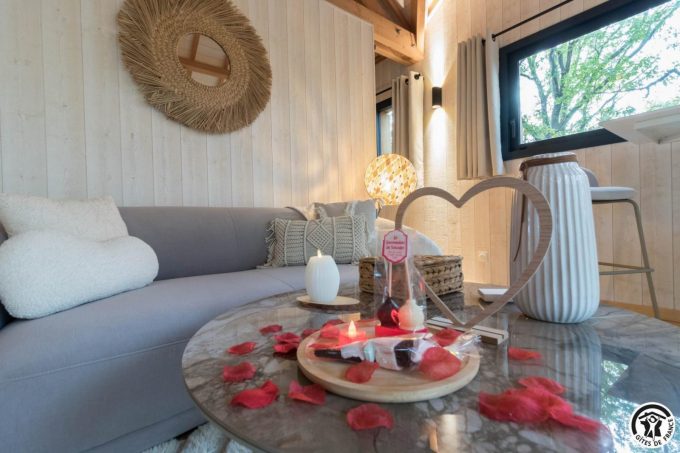 31G301727-6f7e28f5fe5640aa9a9c2403268e0f04