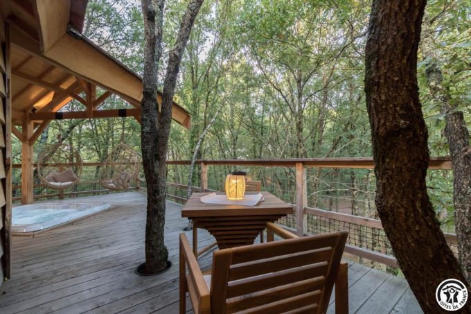 31G301727-74d8989550c644b890398c7992ba376c