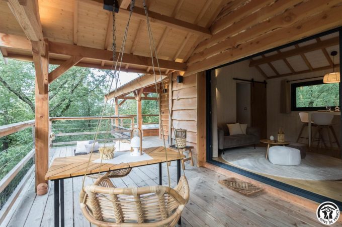 31G301727-79ca9556503943a9b99d5018b55e90ab