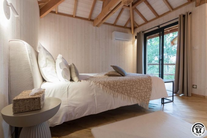 31G301727-8ba15f3c9cae421d827d21fd6c6b76a8