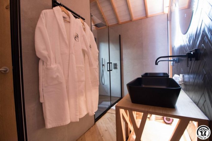 31G301727-9d603bd58e1c4f2db1e786c4c12c0f45