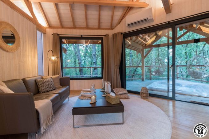 31G301727-aa3ed9e45ff84b59a340af9c64bd9db7