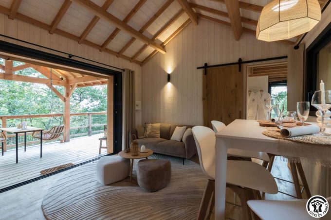 31G301727-b536abd319a047bca58f45be1f241da9