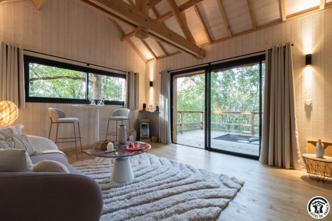 31G301727-b7cbd562a15747729c7b72cb42a936c5