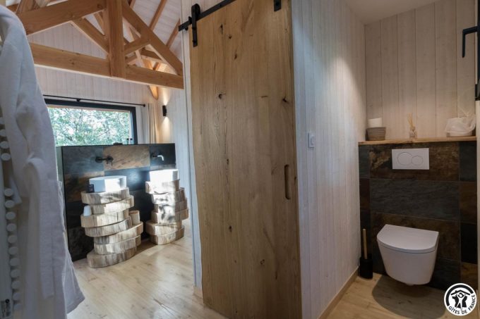 31G301727-c9af0d626ada444890131acd724c67eb