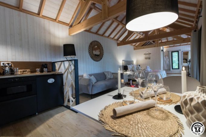 31G301727-dda77d4f265b45a28aa95db47f9be7df